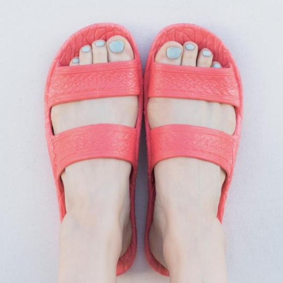 New Pink Waterproof Slip On Sandals Size 8 - Picture 1 of 3